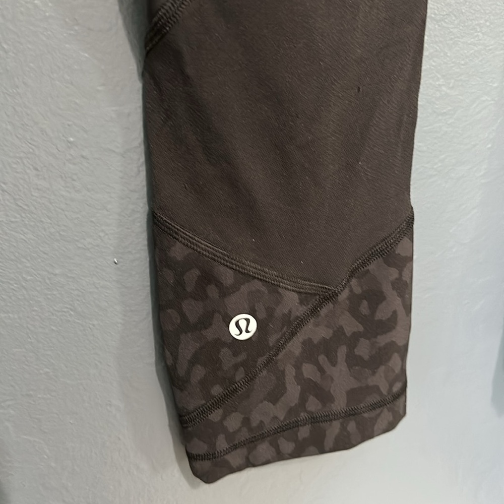 Lululemon 7/8 legging cheetah - Picture 3 of 5